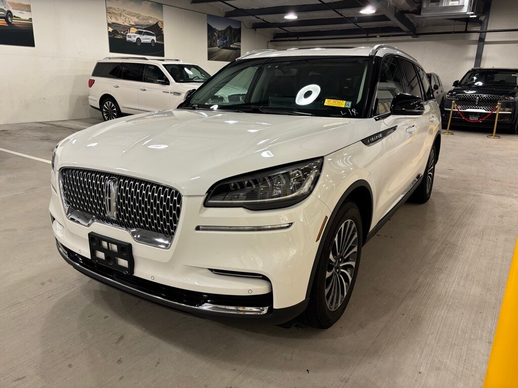 2023 Lincoln Aviator Standard photo 2