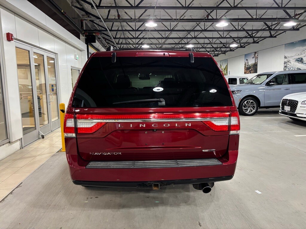 2015 Lincoln Navigator Base photo 3