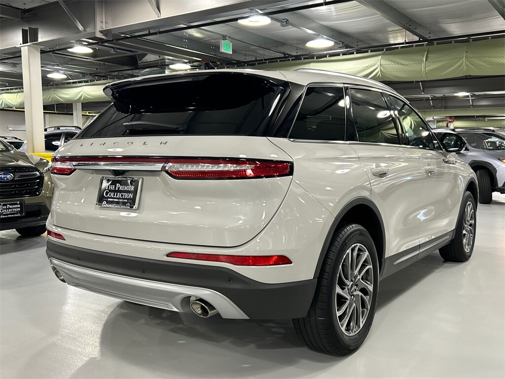 2022 Lincoln Corsair Standard photo 2