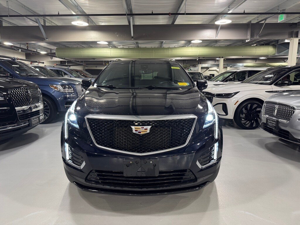2021 Cadillac XT5 Sport photo 2