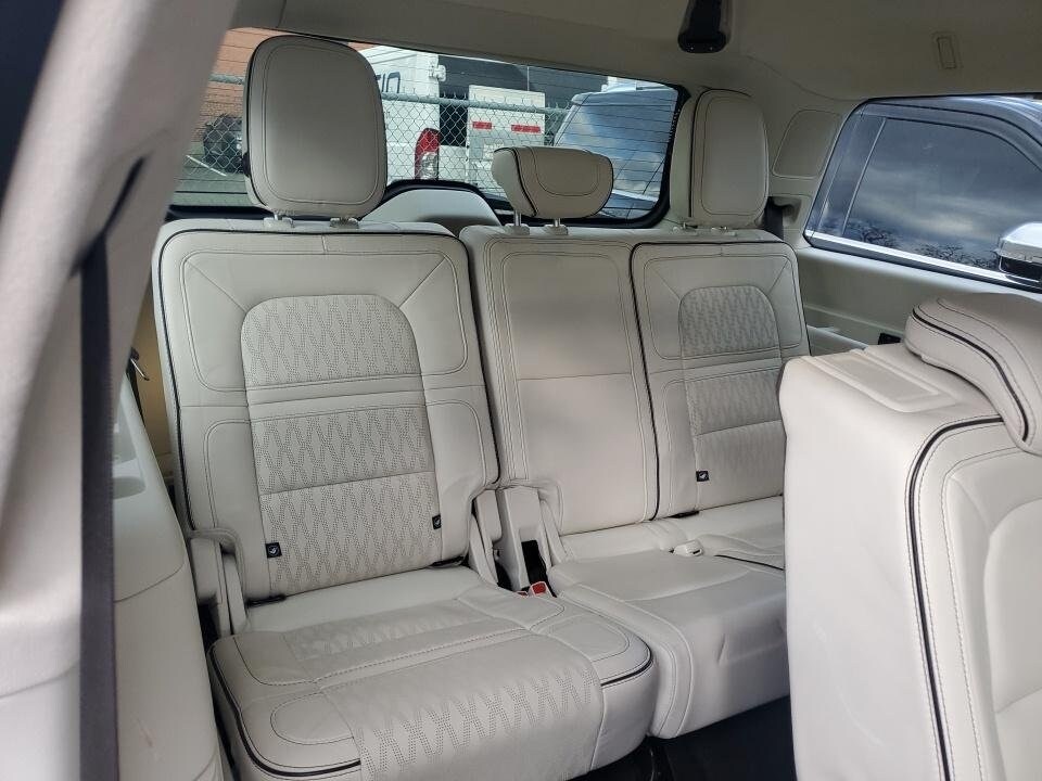 2022 Lincoln Navigator Black Label photo 3