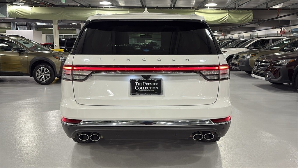 2022 Lincoln Aviator Standard photo 3