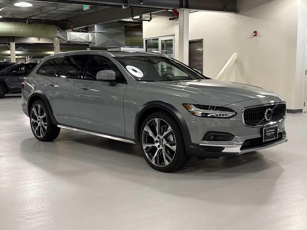 Used 2024 Volvo V90 Cross Country B6 Wagon
