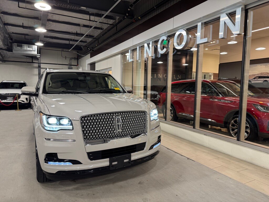 2023 Lincoln Navigator Reserve photo 2
