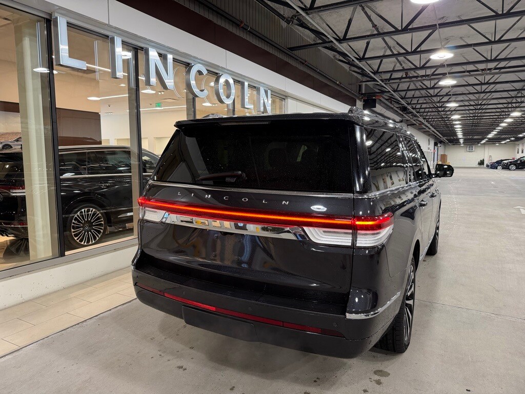 2022 Lincoln Navigator L Reserve photo 2