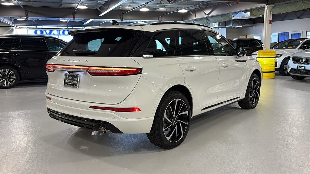 2025 Lincoln Corsair Grand Touring photo 2