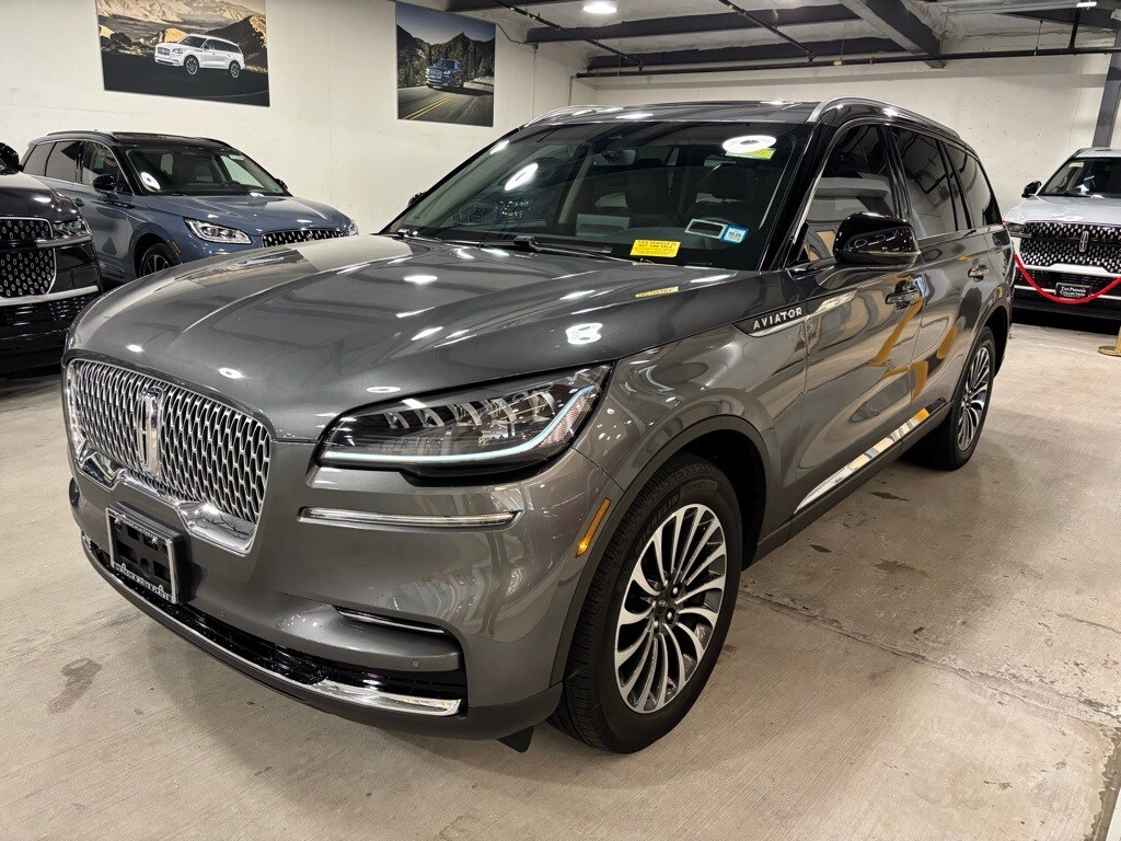 2023 Lincoln Aviator Standard photo 2