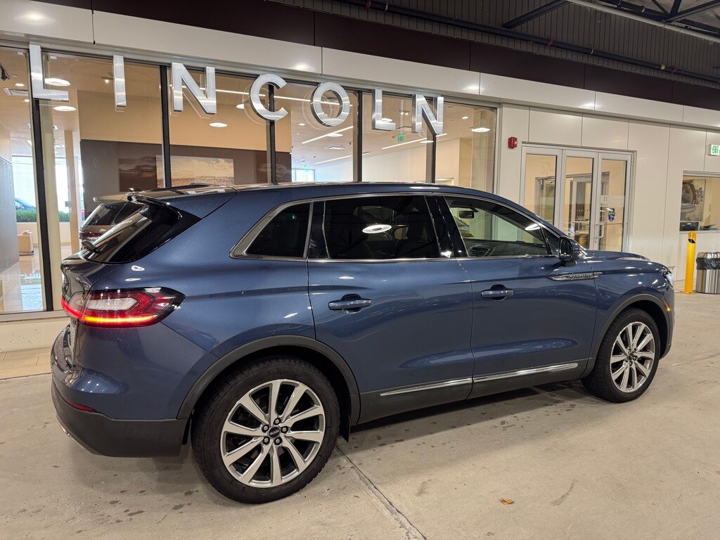 2019 Lincoln Nautilus Select photo 2