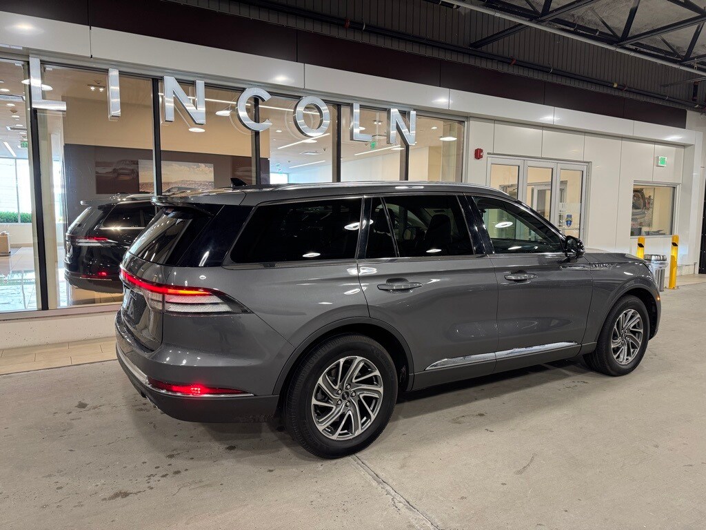 2023 Lincoln Aviator Standard photo 3