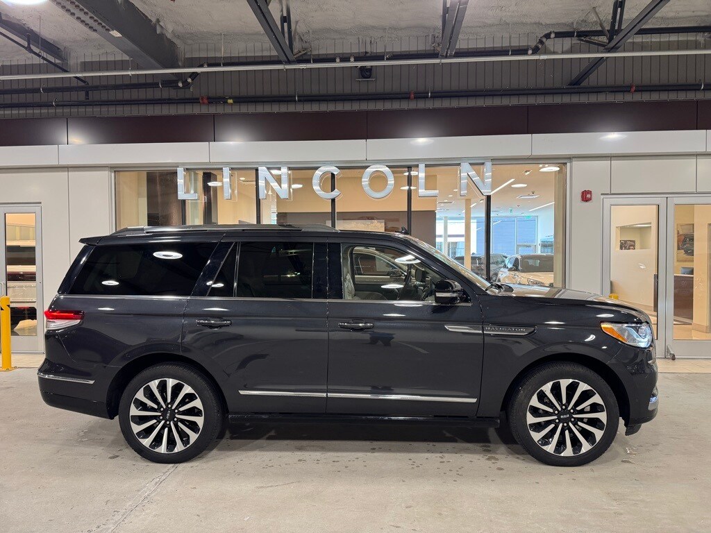 2022 Lincoln Navigator Reserve photo 3