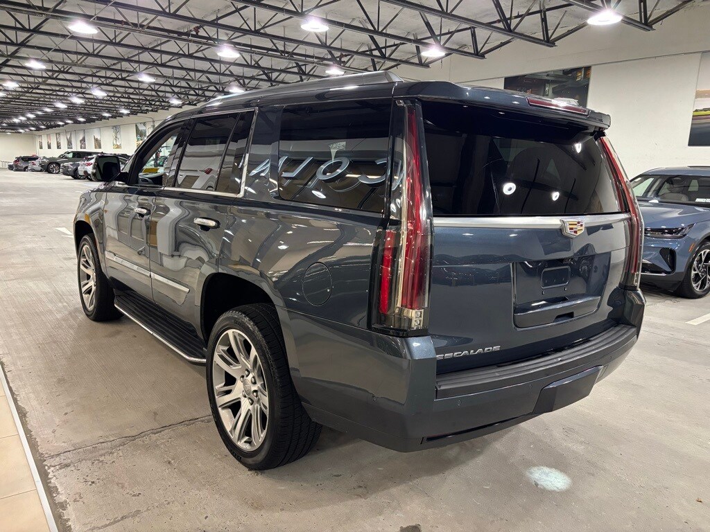 2019 Cadillac Escalade Luxury photo 3