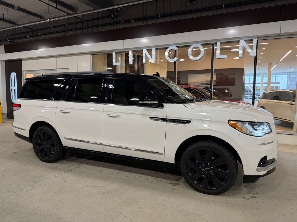 2022 Lincoln Navigator Black Label photo 4