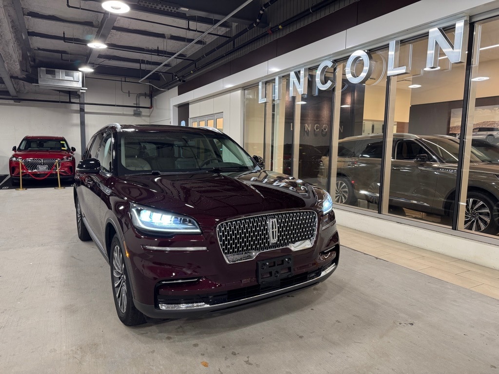 2022 Lincoln Aviator Base's photo