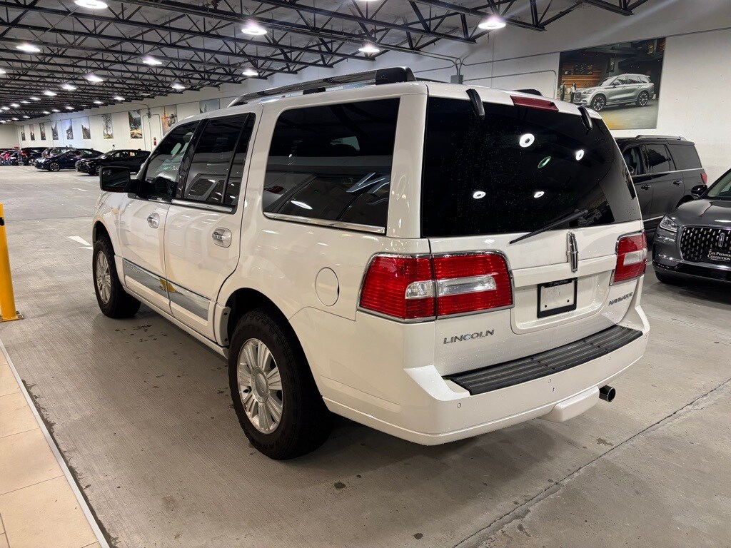 2014 Lincoln Navigator Base photo 3