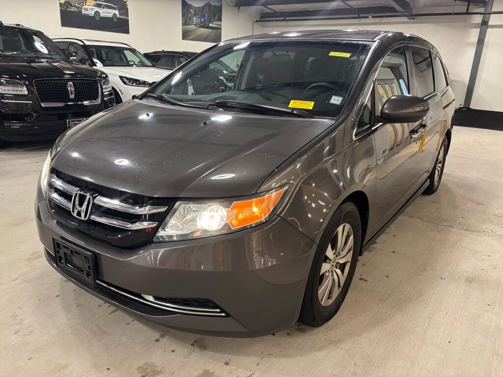 2016 Honda Odyssey SE photo 2