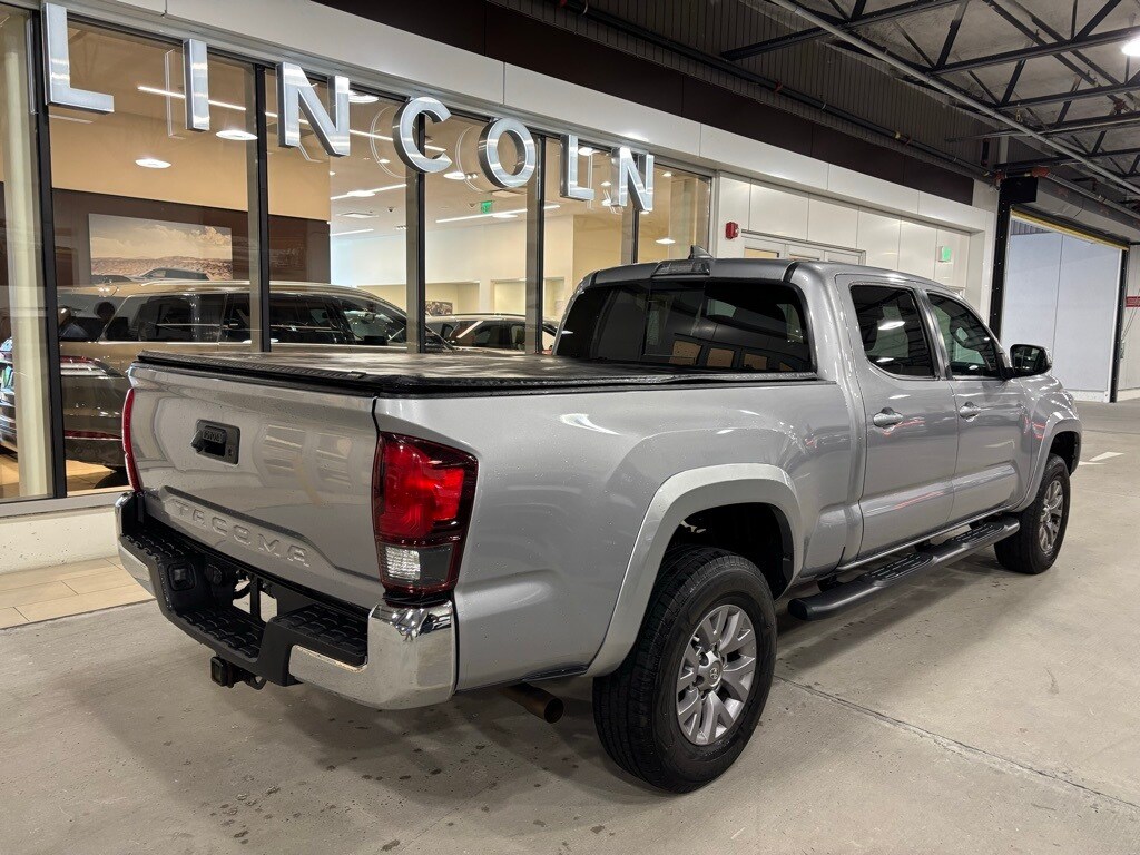 2019 Toyota Tacoma V6 4x4 photo 2