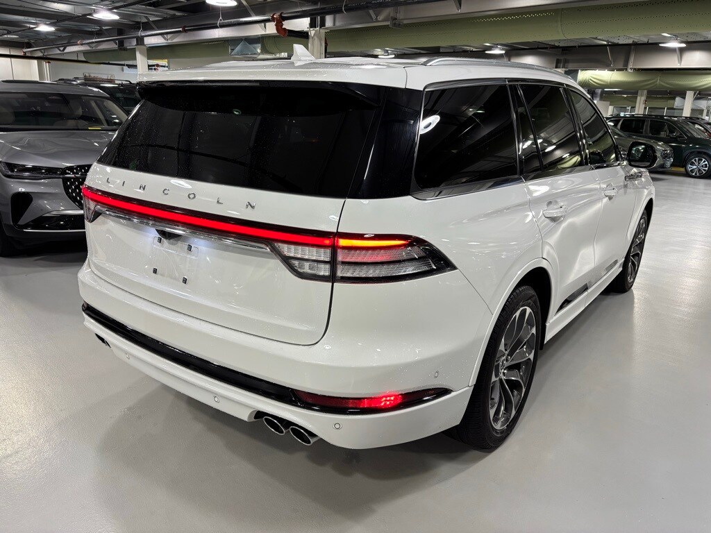 2023 Lincoln Aviator Grand Touring photo 2