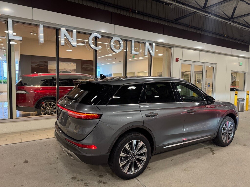 2022 Lincoln Corsair Reserve photo 2