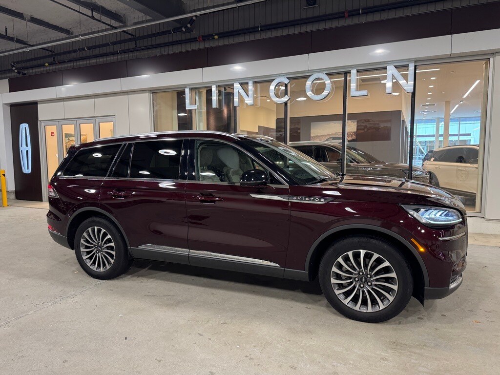 2022 Lincoln Aviator Standard photo 3