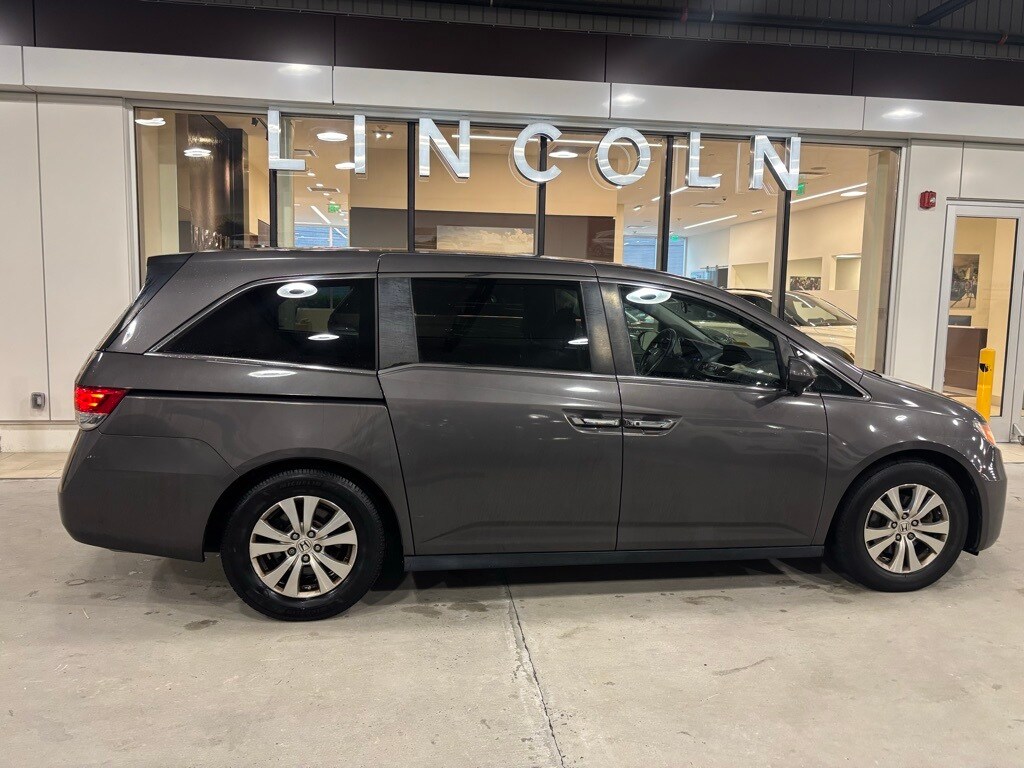 2016 Honda Odyssey SE photo 4
