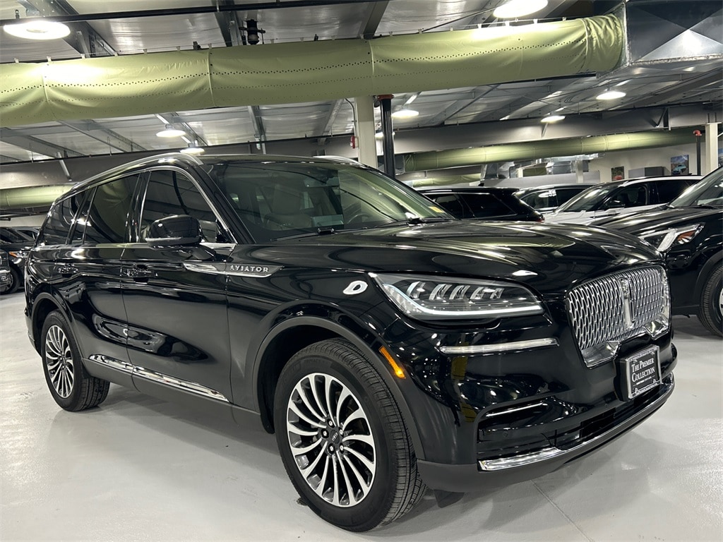 2022 Lincoln Aviator Base's photo