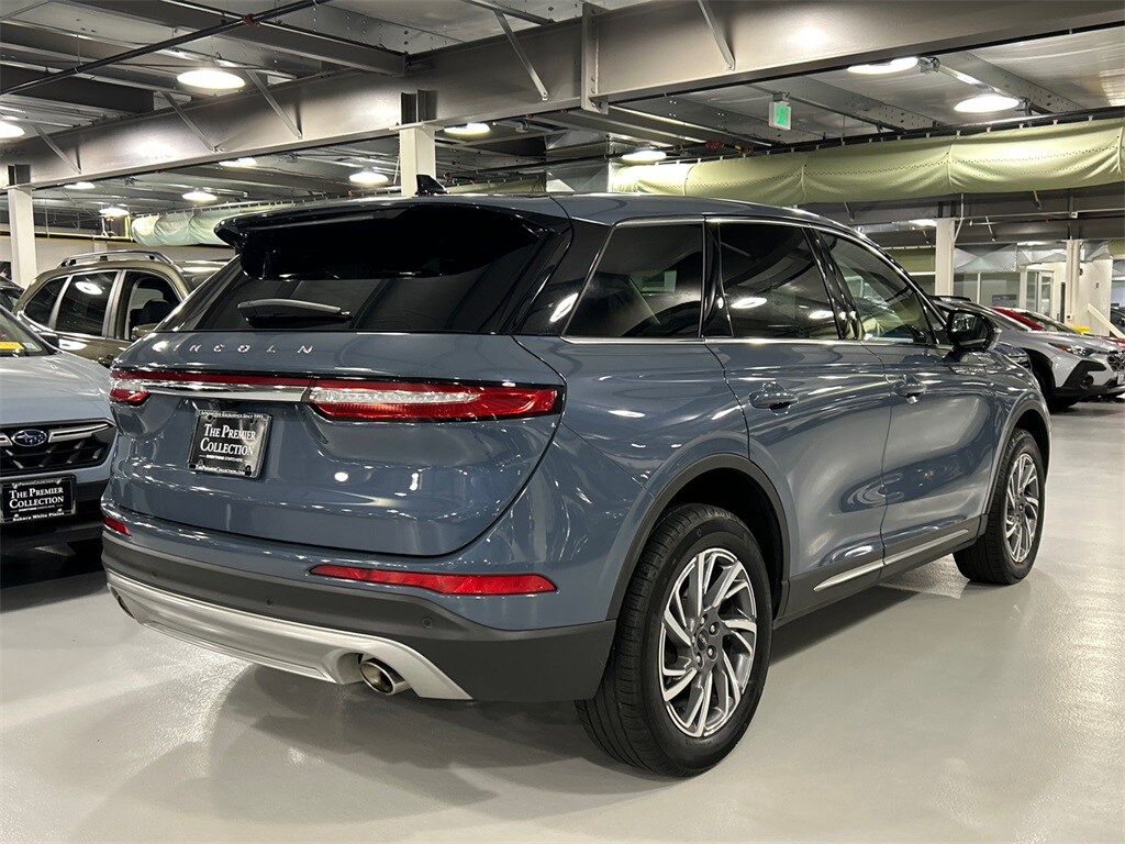 2023 Lincoln Corsair Standard photo 2
