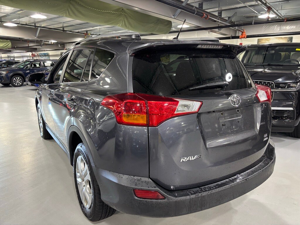 2013 Toyota RAV4 LE photo 2