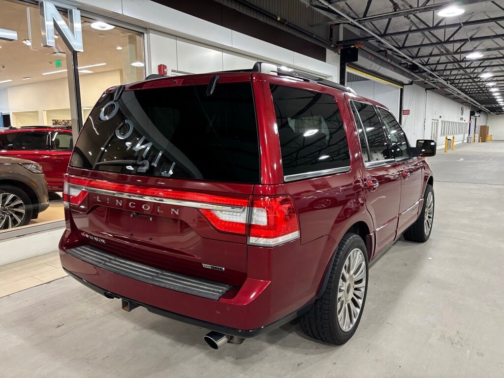 2015 Lincoln Navigator Base photo 2