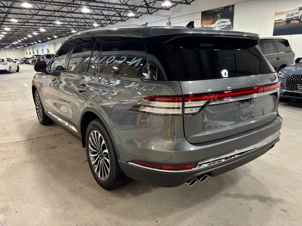 2023 Lincoln Aviator Standard photo 3