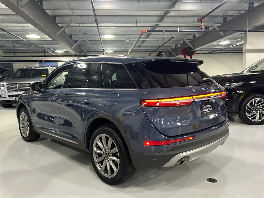 2022 Lincoln Corsair Standard photo 4