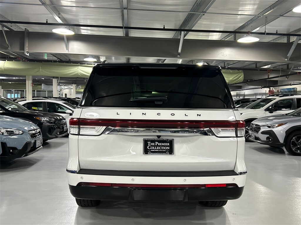 2022 Lincoln Navigator Black Label photo 2