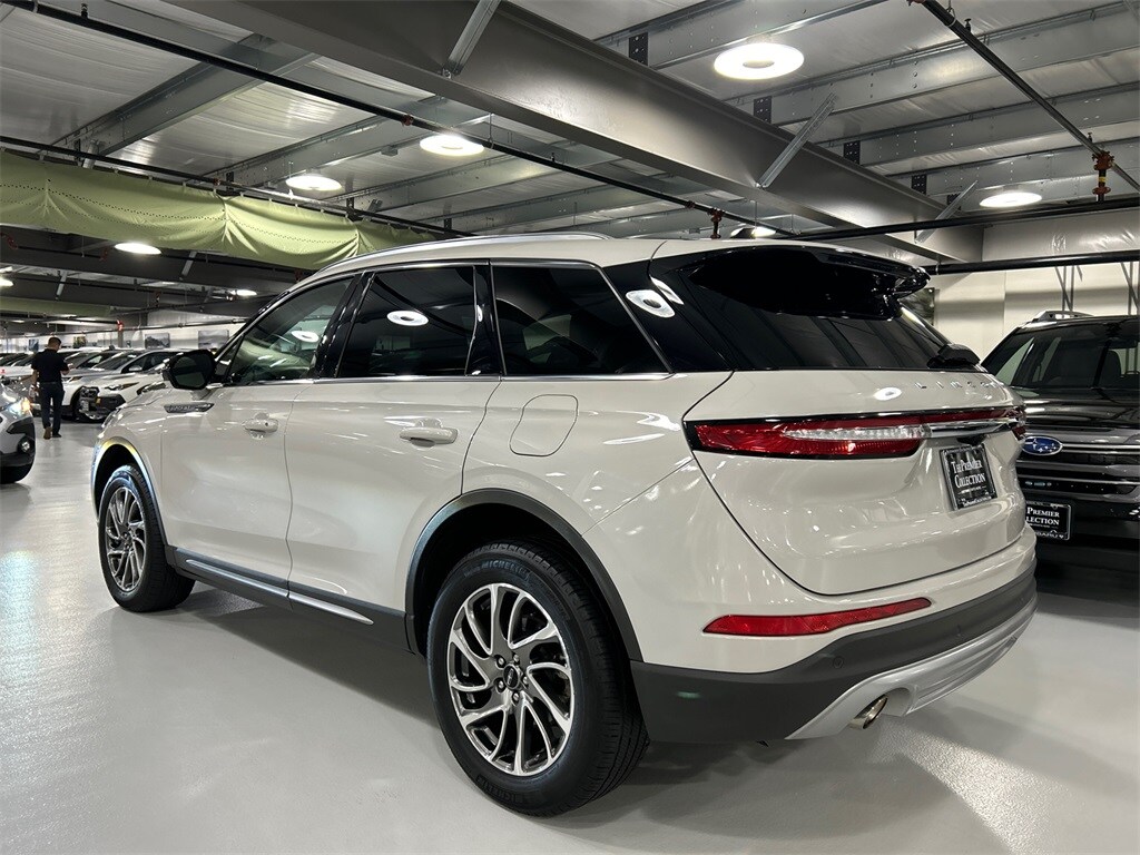 2022 Lincoln Corsair Standard photo 4