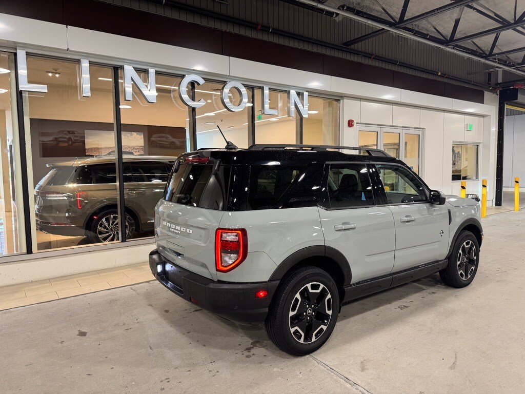 2021 Ford Bronco Sport Outer Banks photo 2