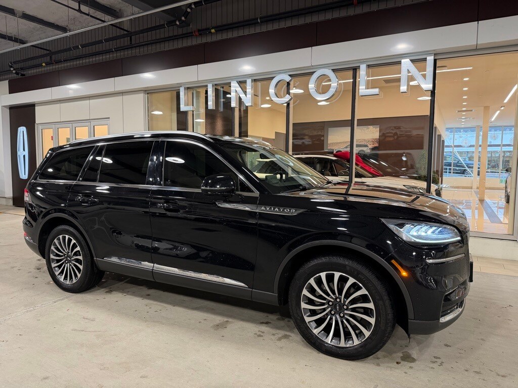 2022 Lincoln Aviator Standard photo 2