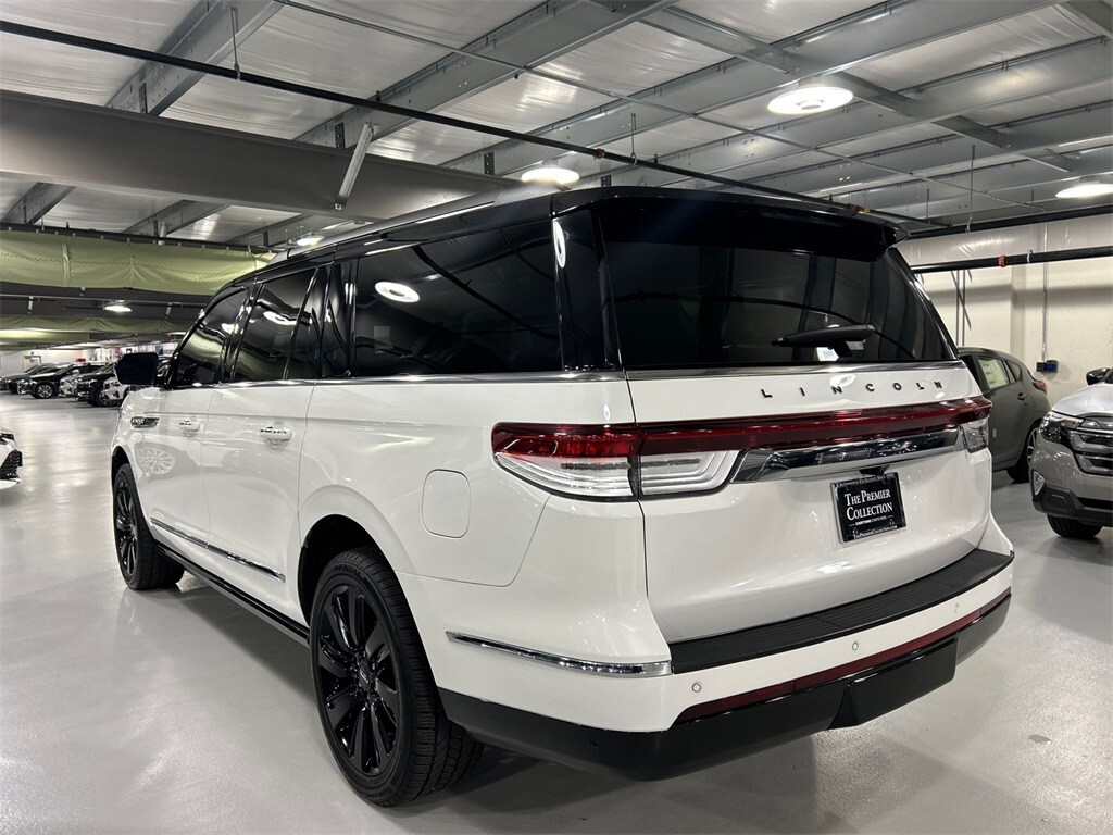 2022 Lincoln Navigator Black Label photo 3
