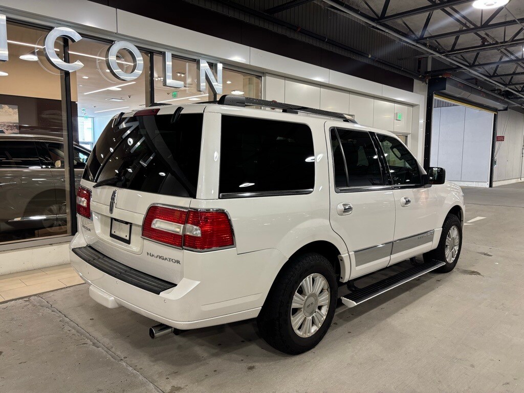 2014 Lincoln Navigator Base photo 2