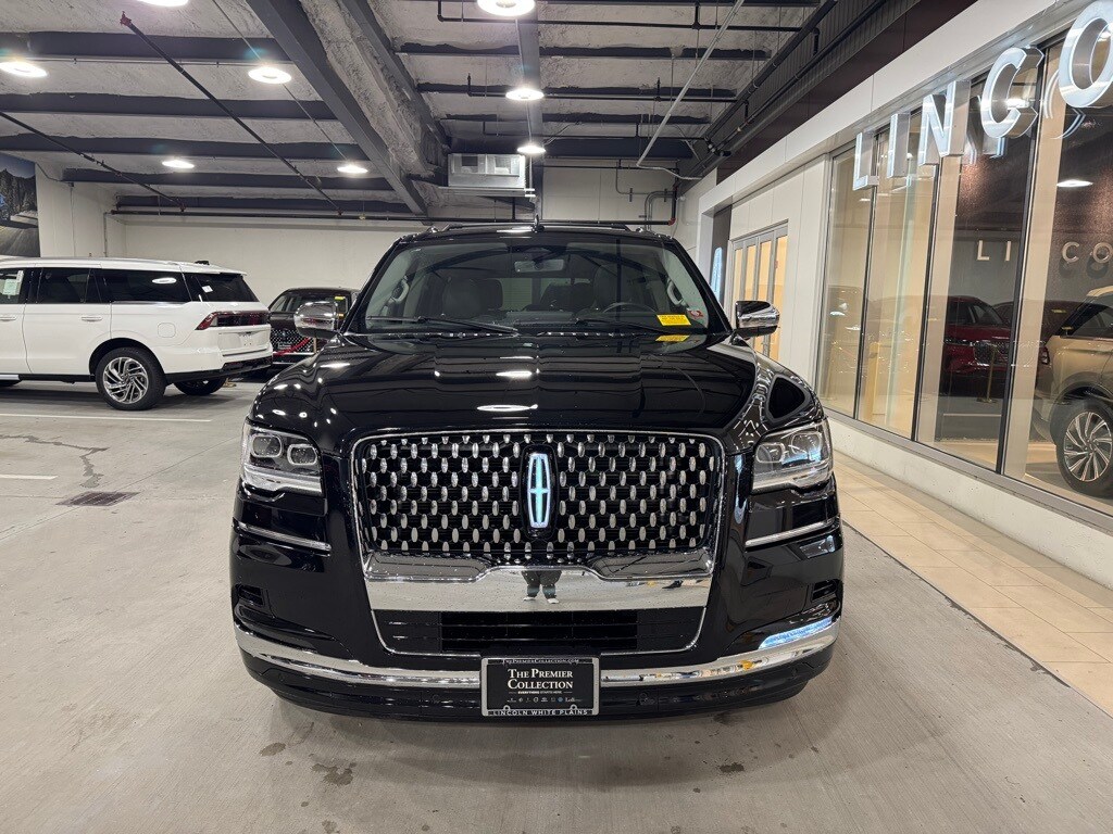 2023 Lincoln Navigator Black Label photo 2