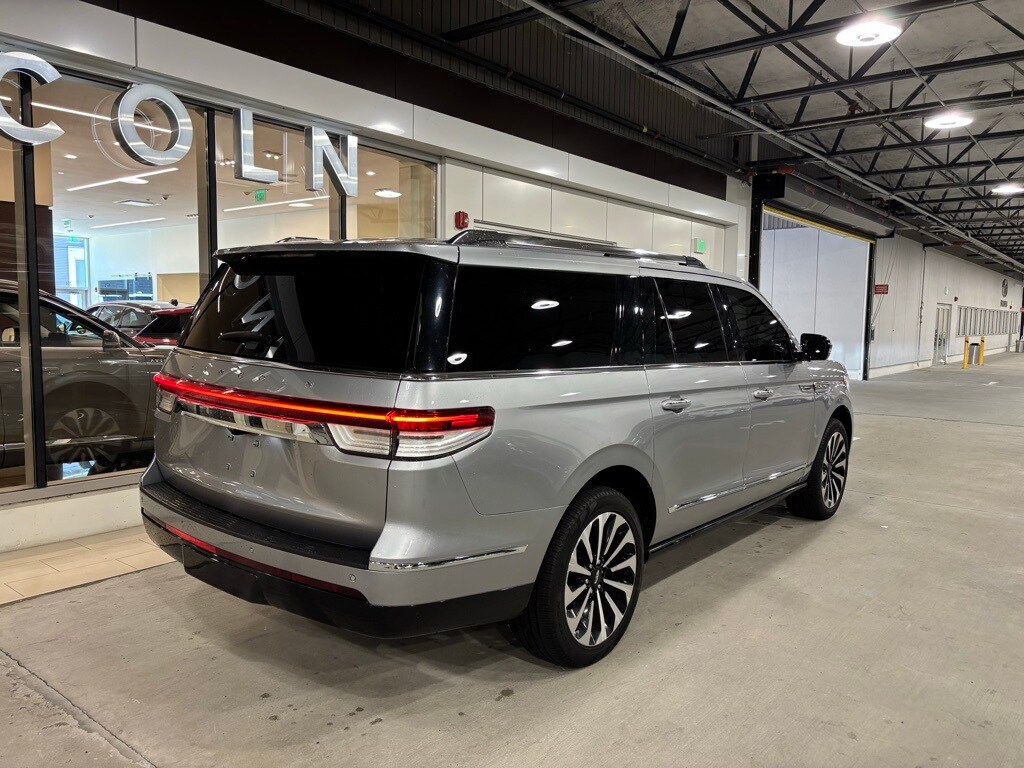 2022 Lincoln Navigator L Reserve photo 2