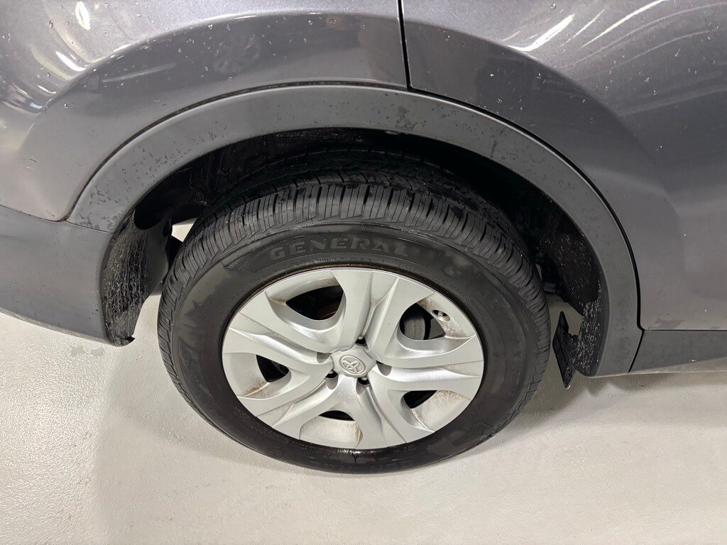2013 Toyota RAV4 LE photo 3