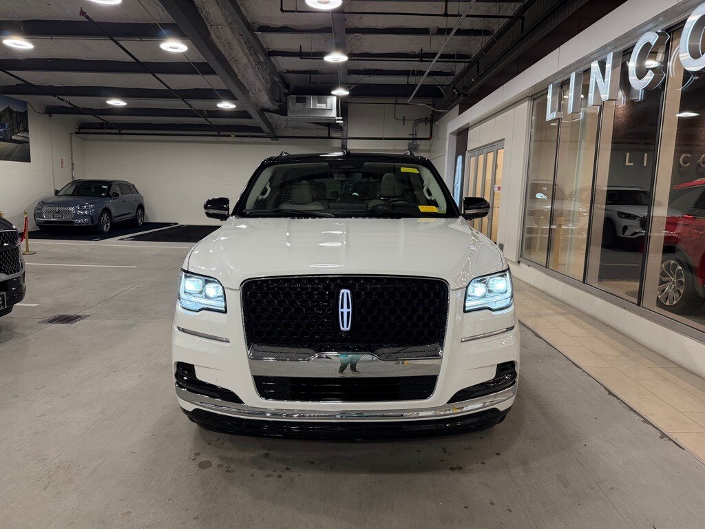 2022 Lincoln Navigator Black Label photo 3