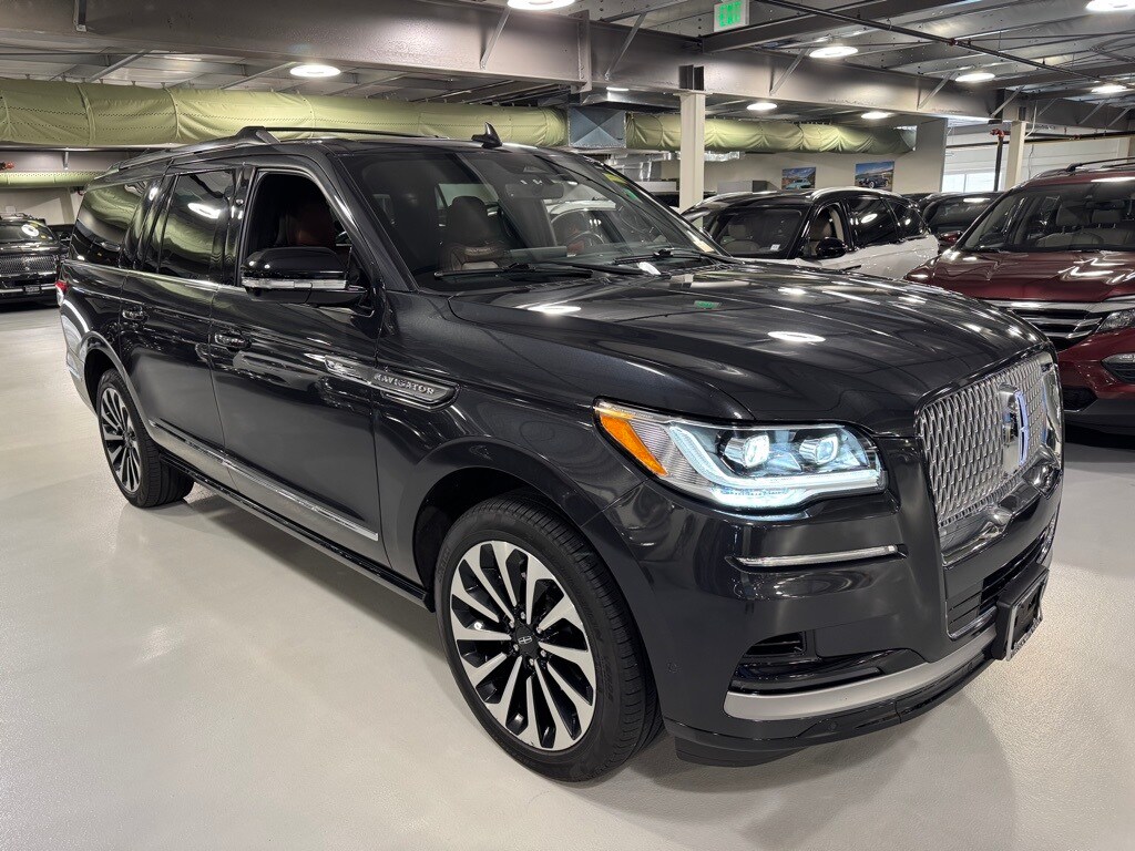 2022 Lincoln Navigator L Reserve photo 2