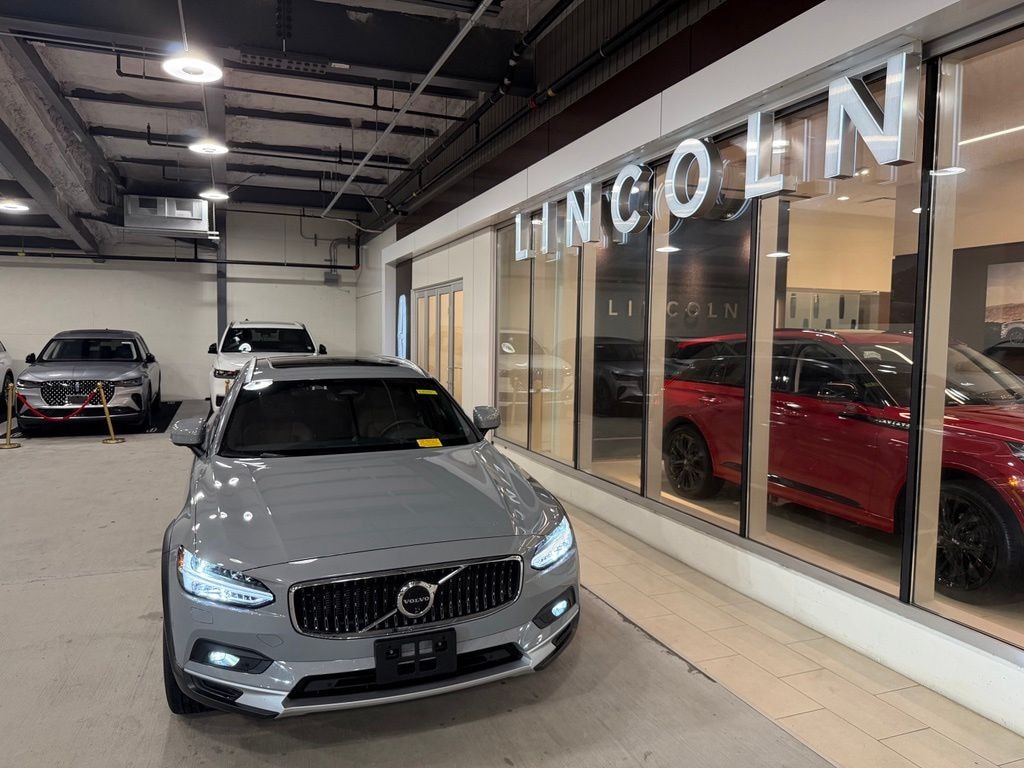 Used 2024 Volvo V90 Cross Country B6 Wagon