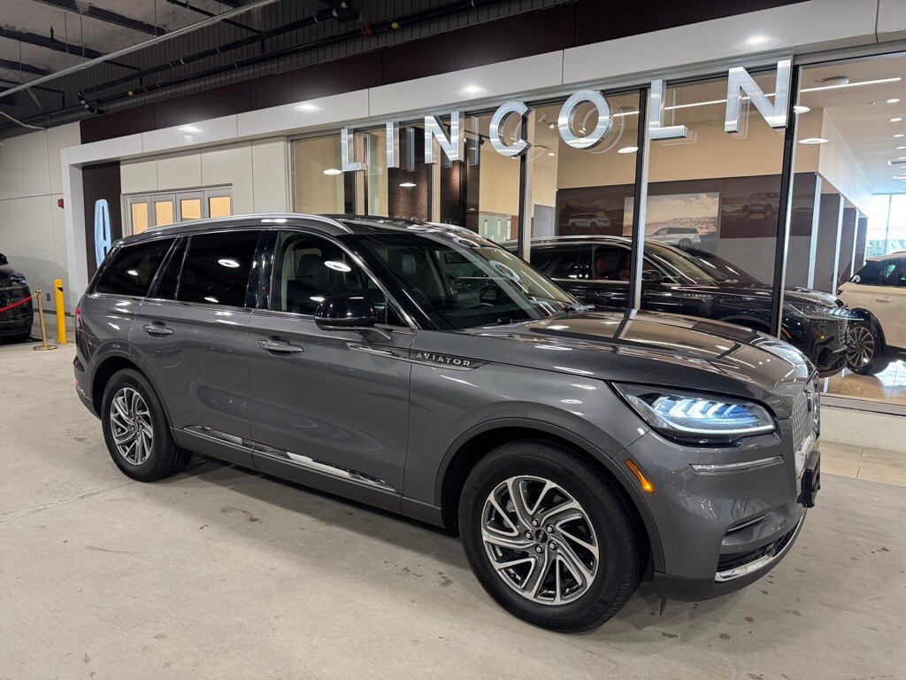 2023 Lincoln Aviator Standard photo 2