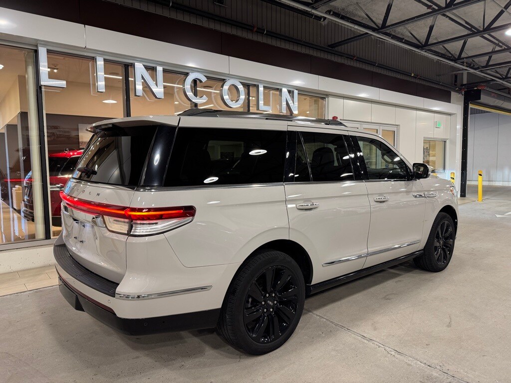 2023 Lincoln Navigator Reserve photo 3