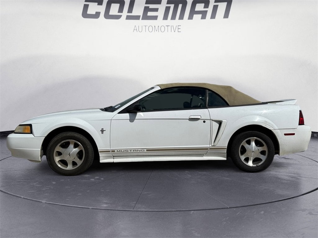 Used 2000 Ford Mustang Base with VIN 1FAFP4446YF295291 for sale in Mount Pleasant, IA