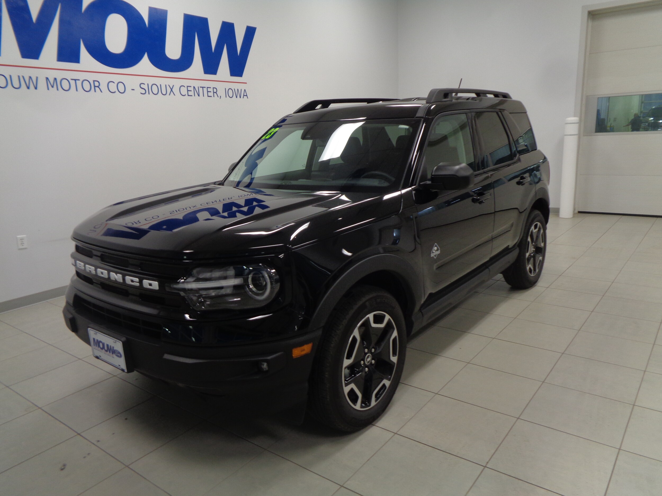 2023 Ford Bronco Sport Outer Banks photo 2