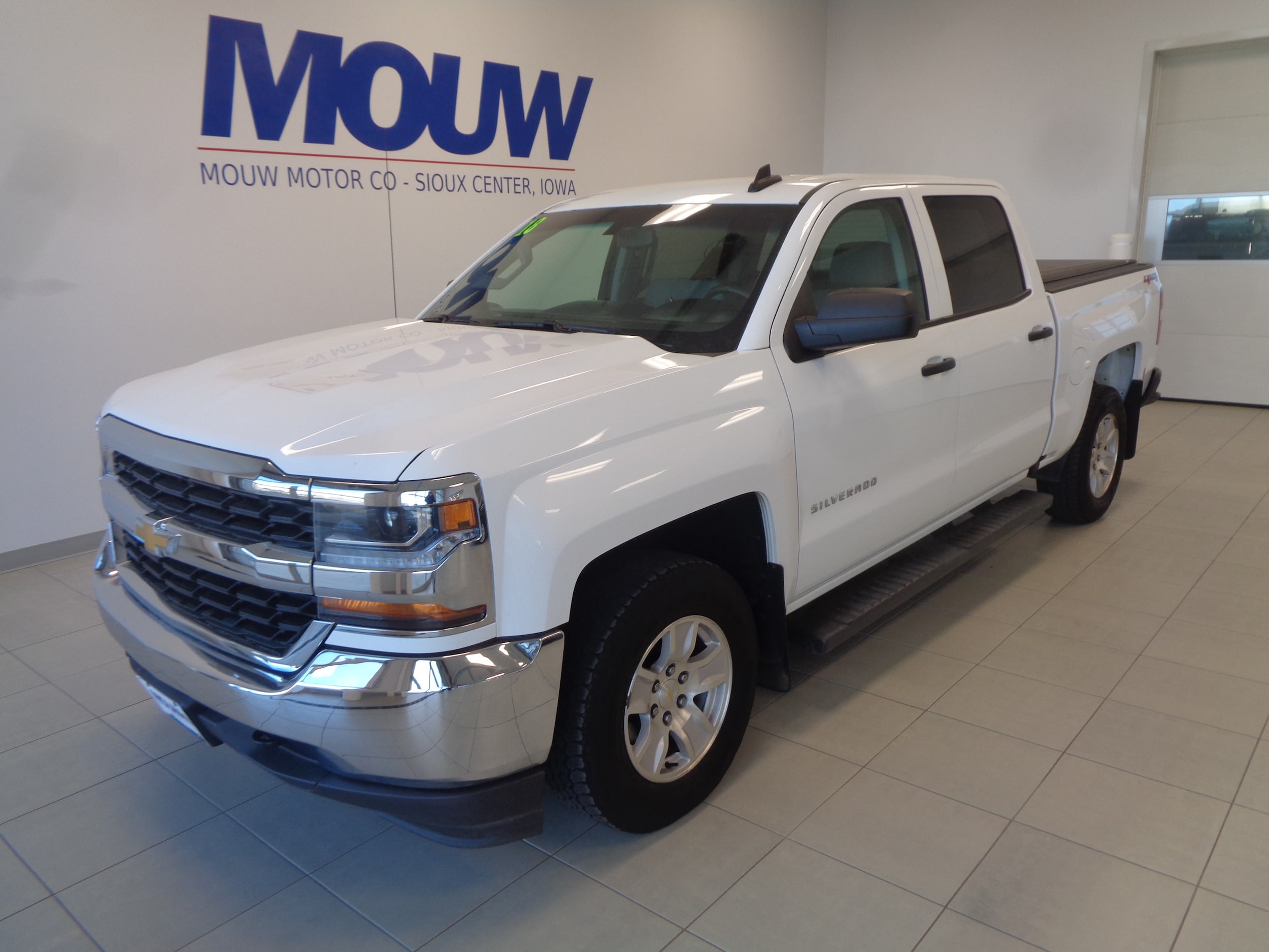 Used 2018 Chevrolet Silverado 1500 Work Truck 1WT with VIN 3GCUKNEC5JG325123 for sale in Sioux Center, IA