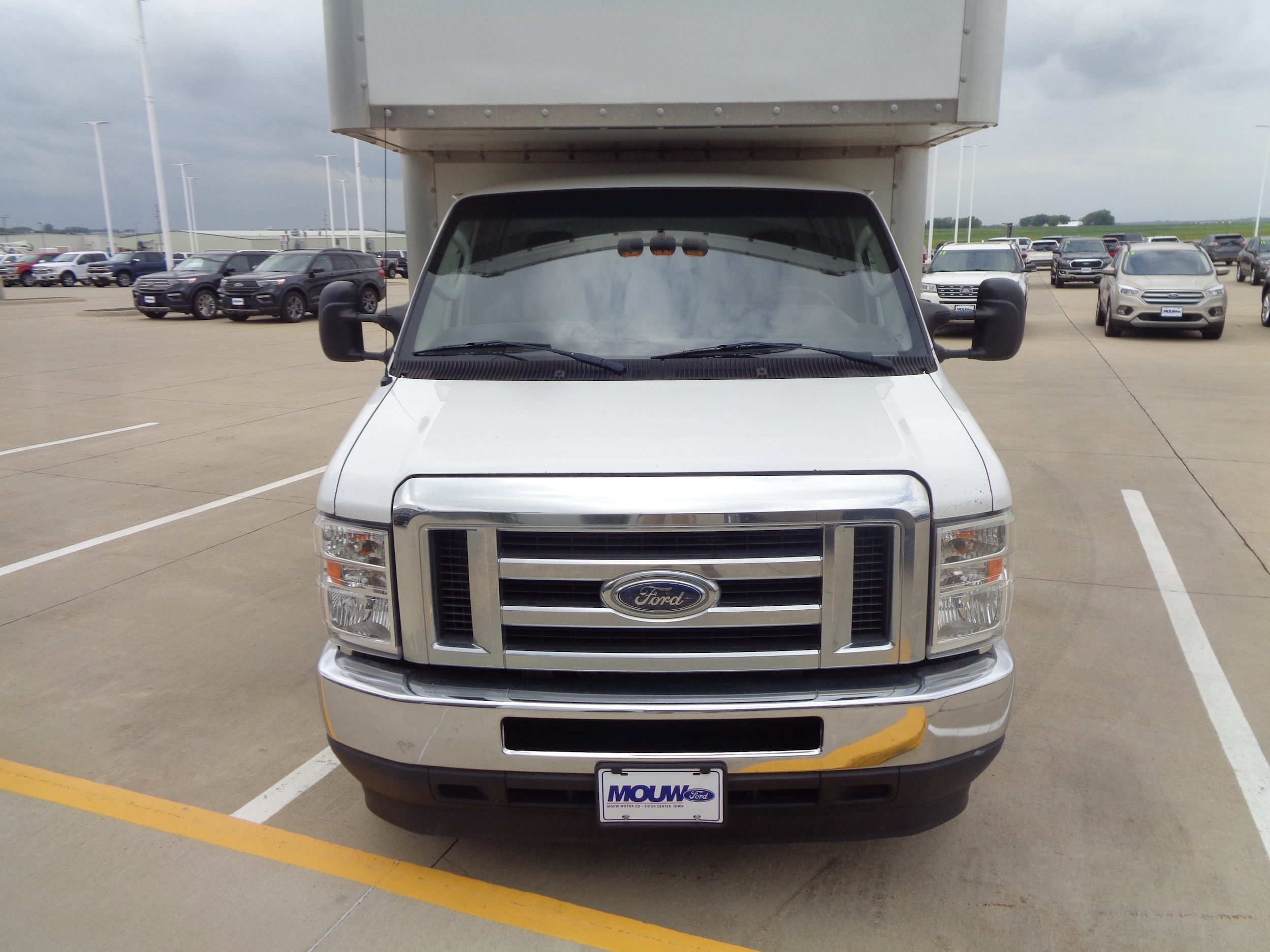 2012 Ford E-350 photo 2