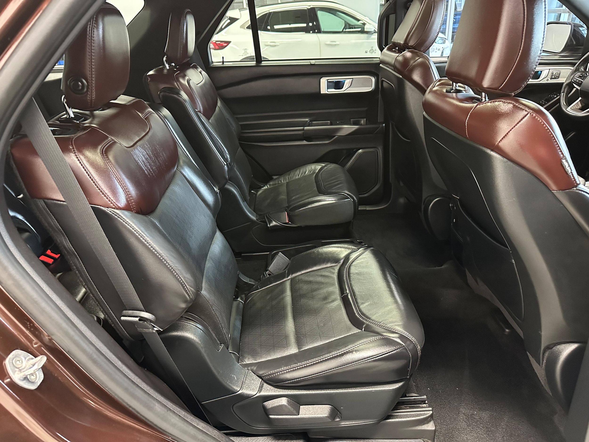 2020 Ford Explorer Platinum - Photo 13