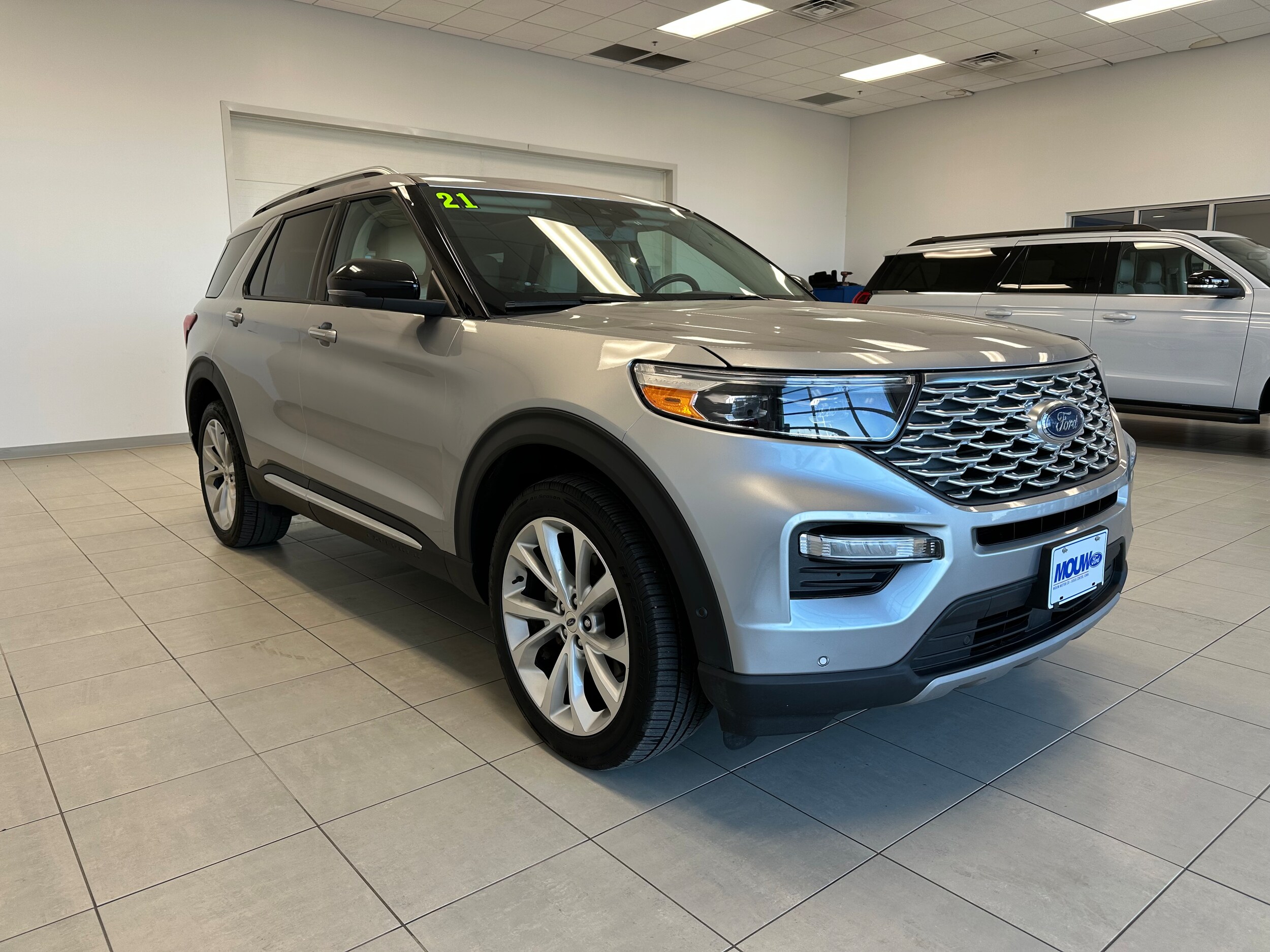 2021 Ford Explorer Platinum photo 4
